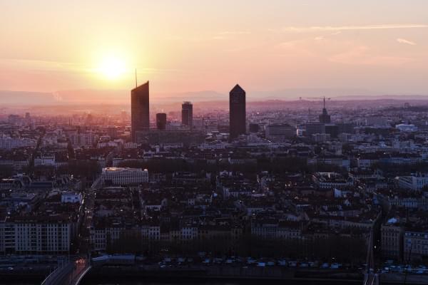 Vue aérienne de Lyon au coucher du soleil